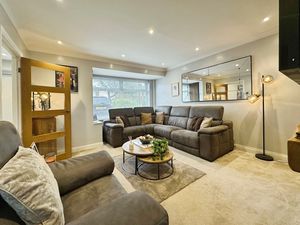Lounge- click for photo gallery